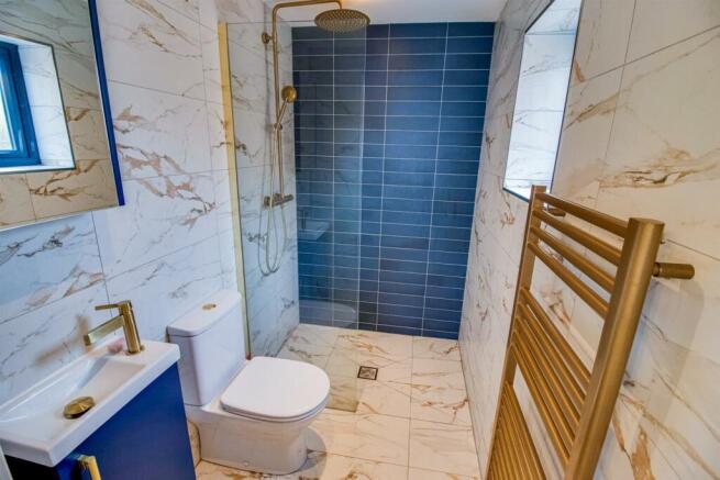 EN SUITE WET ROOM/W.C.