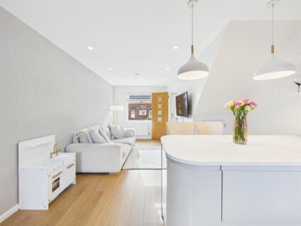Woodville Court, Broxburn, EH52 5LR
