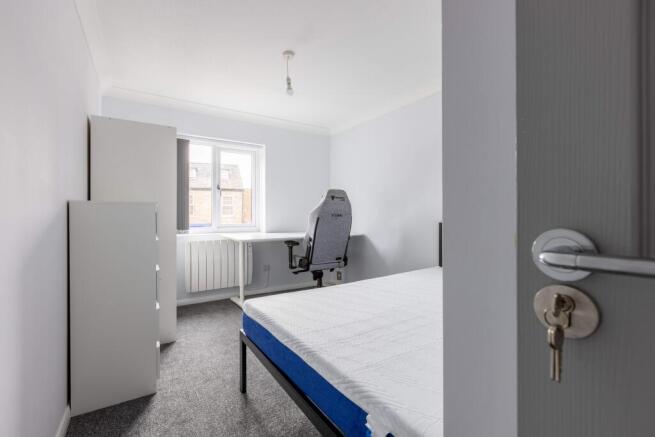 3 bed Flat to rent Image 4