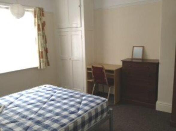 5 bed House to rent Image 4