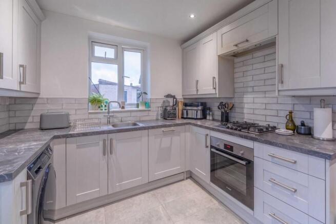 132 Southville Crescent Feltham TW14 8AW-9.jpg