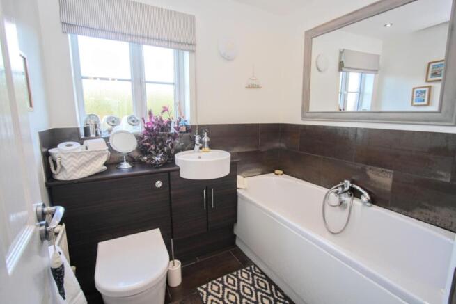 FAMILY BATHROOM/W.C.
