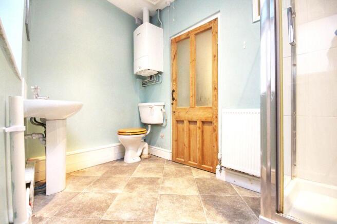Bathroom (Pic 3)