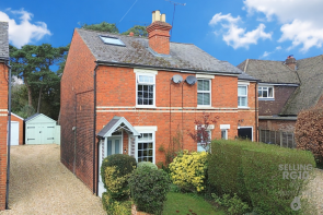 3, Coronation Cottages, Davis Way, Reading RG10 0TR