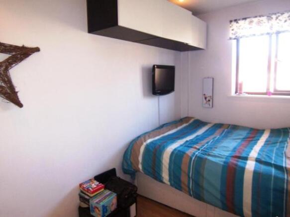 Alt Bedroom 2