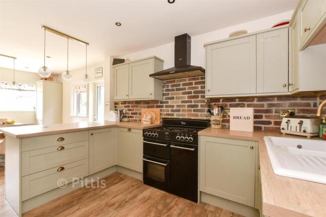 Kitchen/ Breakfast Room