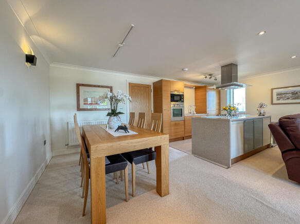 Dining Area (2)