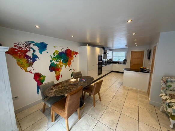 5 bed Detached for sale Image 5