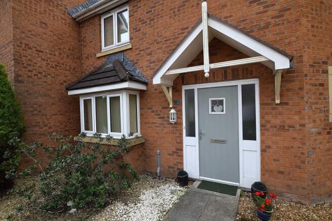 Covered entrance porch