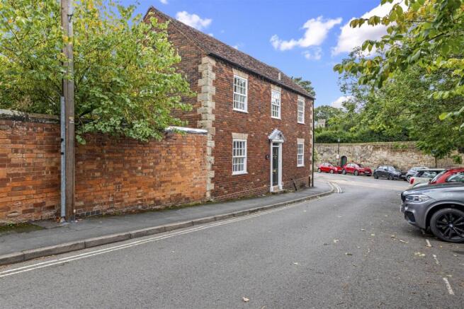 Back Lane, Central Warwick photo 4