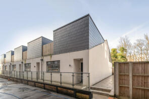 9, 256 Junction Court, Field End Road, Ruislip HA4 9DN