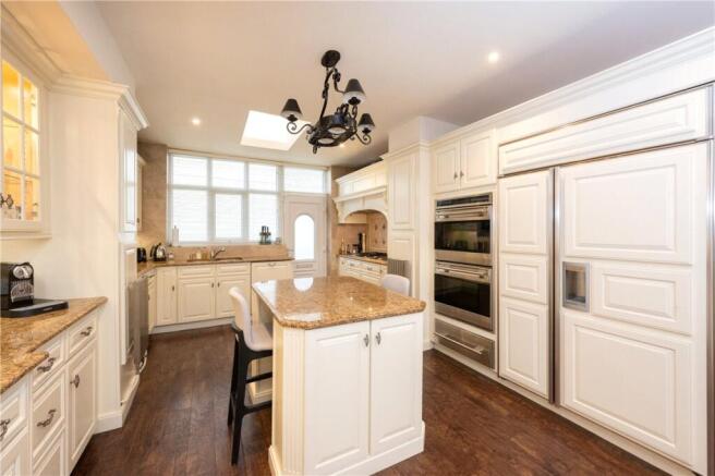 4 bed House for sale Image 6