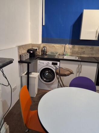 Studio to rent Image 5