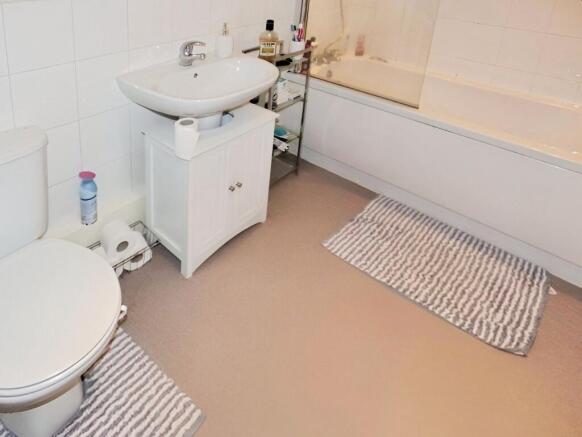 2 bed Apartment to rent Image 7