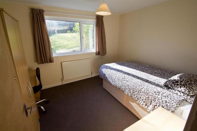 3 bed Terraced to rent Image 6