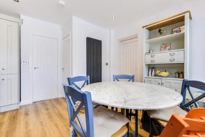 5 bed Semi-Detached for sale Image 5