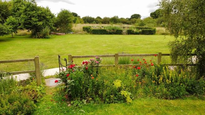 1-field-cottages0...