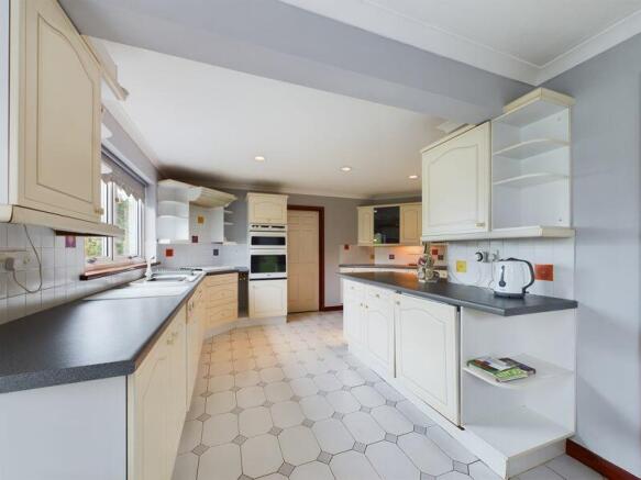 kitchen/breakfast room