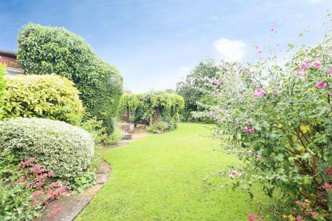 4 bed Detached for sale Image 11