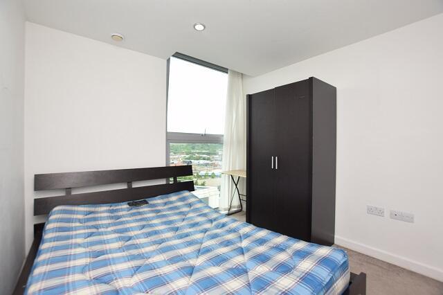 2 bed Apartment to rent Image 5