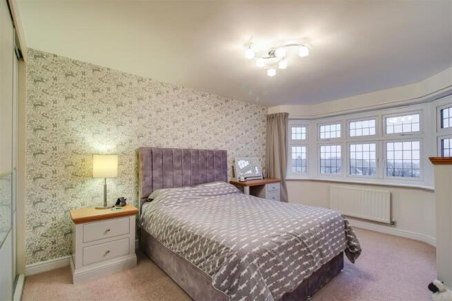 4 bed Detached for sale Image 8