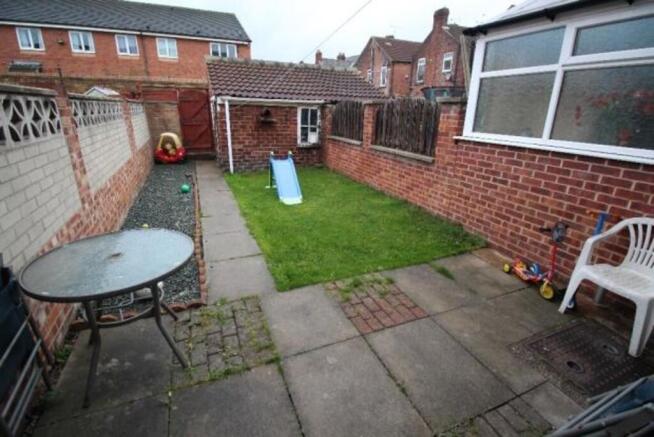 2 bed Terraced to rent Image 7