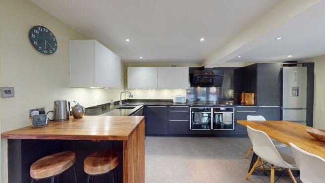 KITCHEN/DINING ROOM