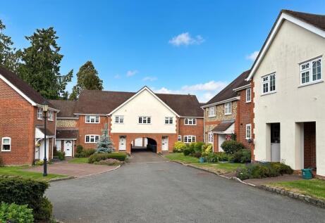 Dunsley Place, Tring