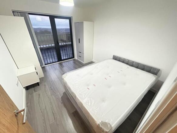 2 bed Flat to rent Image 10