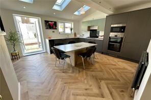 12, Weatherhill Crescent, Birchencliffe, Huddersfield HD3 3QZ