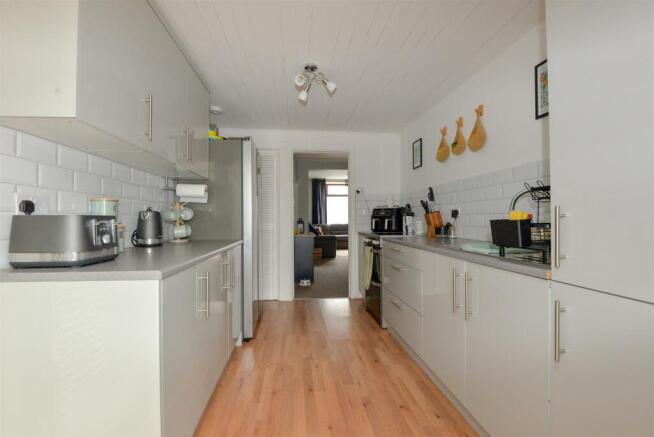 Kitchen 2.jpg