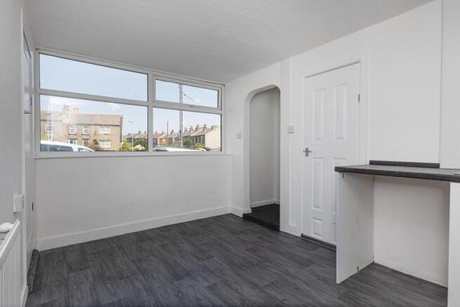 2 bed Ground Flat to rent Image 4