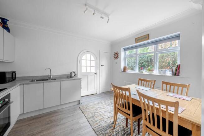2 bed Flat for sale Image 4