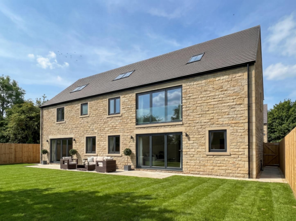 7 bed Detached for sale Image 5