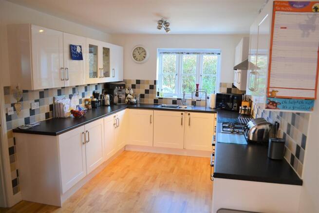 KITCHEN / DINING ROOM