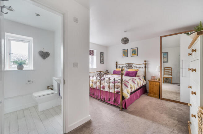 Bed2/En Suite