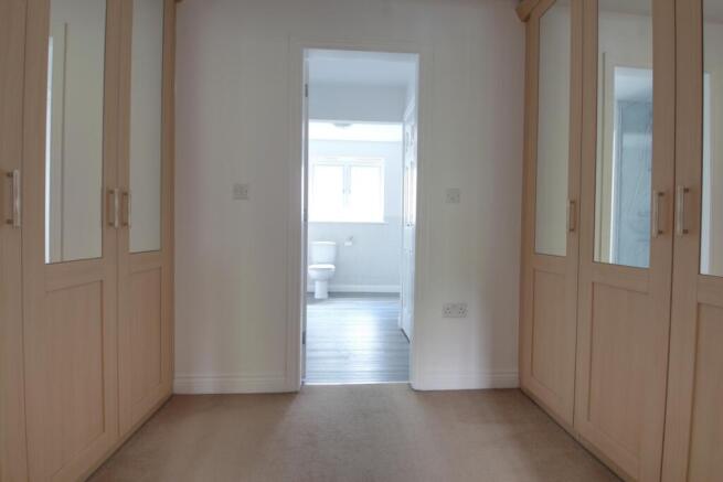 5 bed Detached for sale Image 10