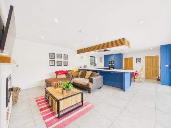 4 bed Detached for sale Image 5
