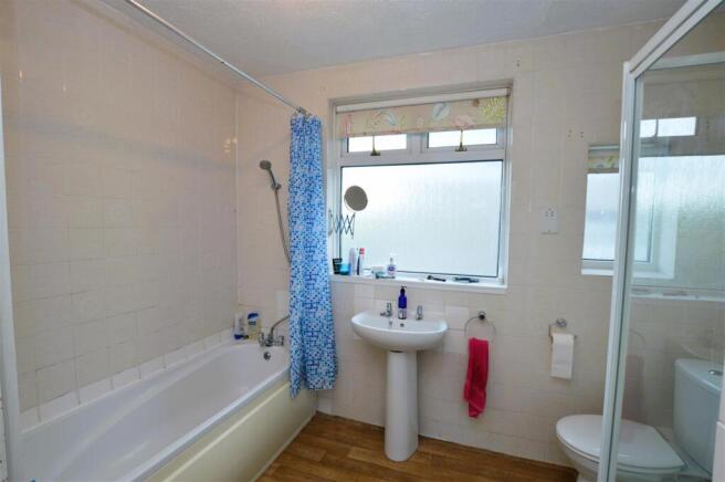 153 Percy Road bathroom.jpg