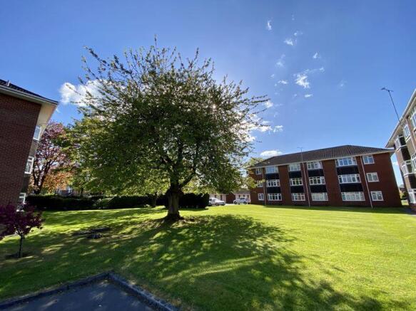 COMMUNAL GROUNDS 