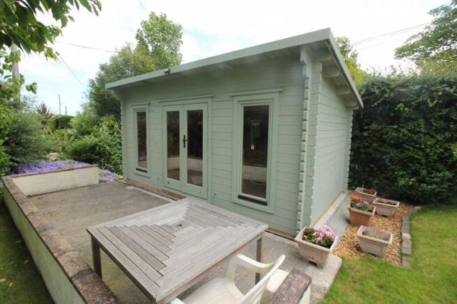 Log Cabin/Summerhouse/Craft room