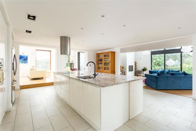 4 bed Detached for sale Image 5