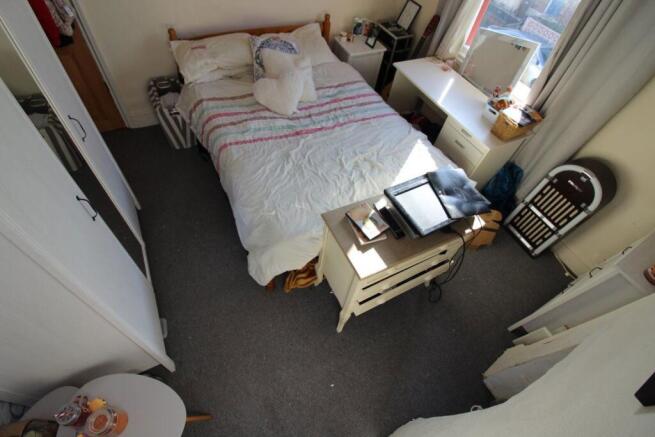 4 bed House Share to rent Image 5