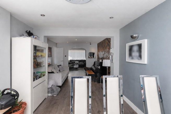 5 bed Detached for sale Image 11