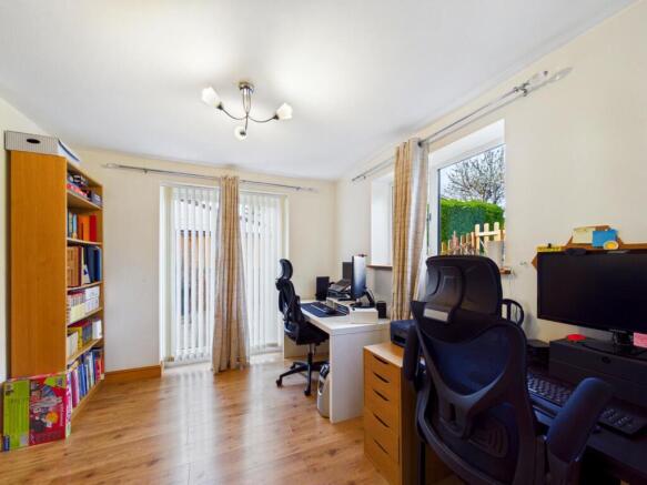 4 bed Semi-Detached for sale Image 12