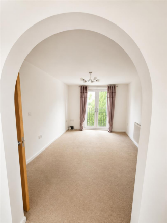 2 bed Apartment for sale Image 5