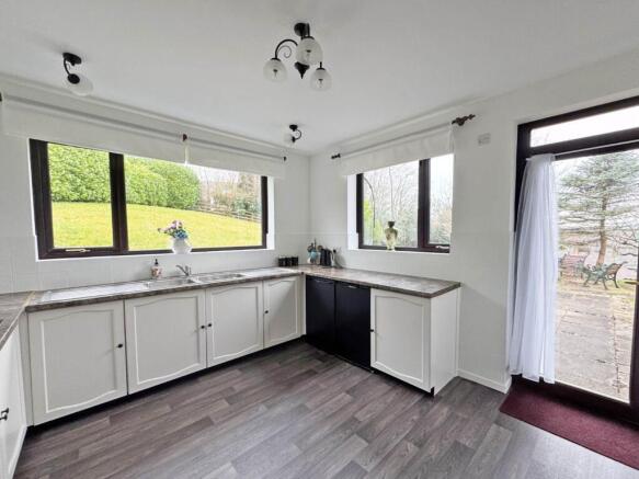 4 bed Detached Bungalow for sale Image 8