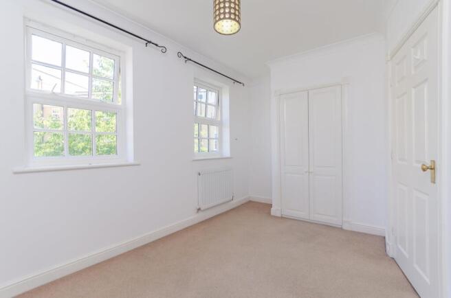 2 bed Terraced to rent Image 6
