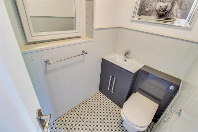 5 bed Detached for sale Image 10