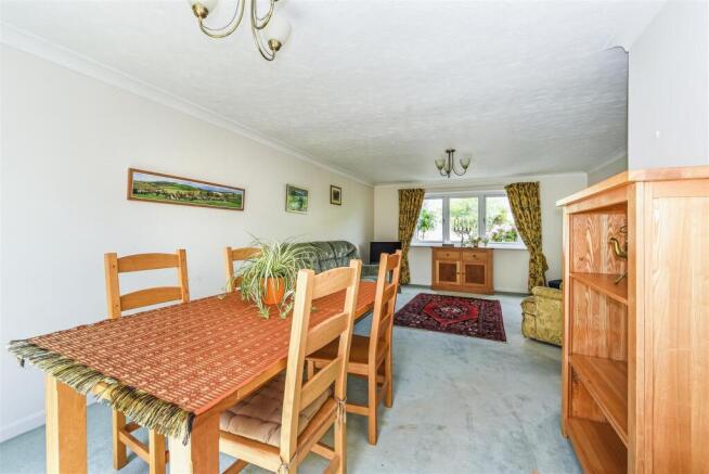 Sitting/Dining Room